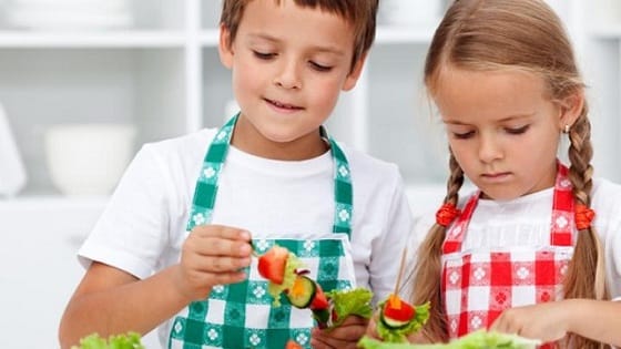 Enfants qui cuisine