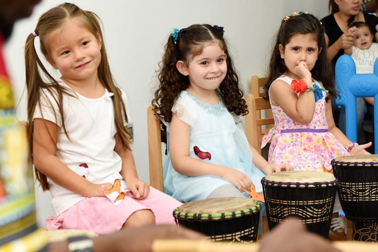  On prépare l’arrivée du Printemps à la crèche bilingue Le Petit Poucet !