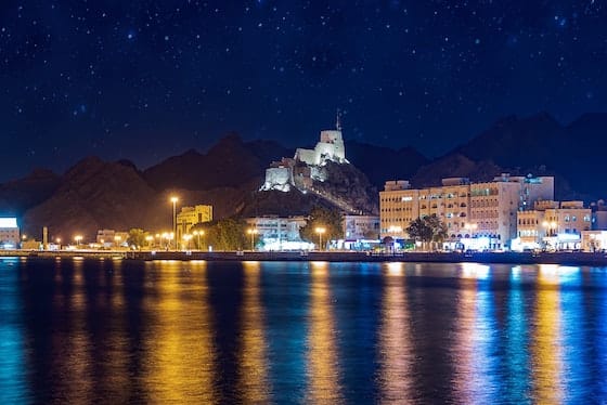 Corniche de Mutrah de nuit