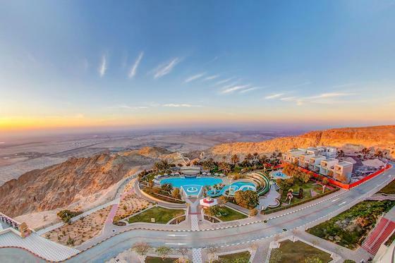 Resort Hotel mercure grand Al Ain View

