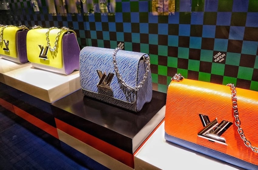 Sacs à main colorés Louis Vuitton Paris.