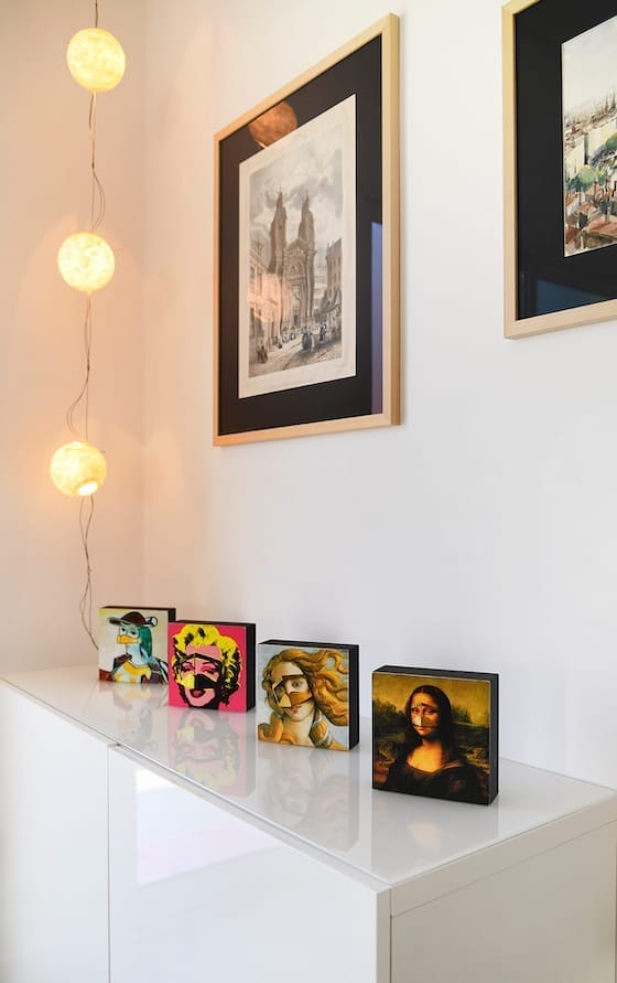 gravure est ancienne et représente l’Hôtel-Dieu à Lyon