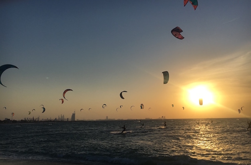  Apprendre et pratiquer le kitesurf, des Émirats à Oman