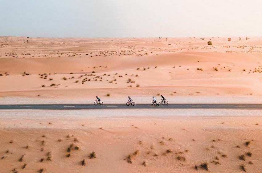faire du vélo à Dubai désert