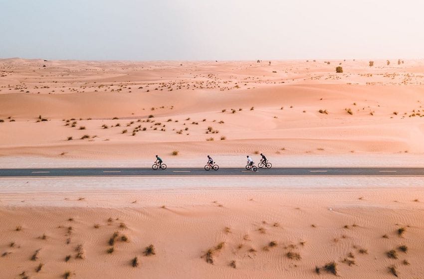 faire du vélo à Dubai désert