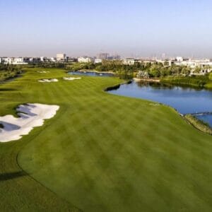 Dubai-Hills-Golf-Club-PArcours-de-golf-bunker-green-lac