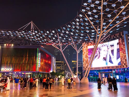 street-city-walk-quartier-prise-francophones-expat