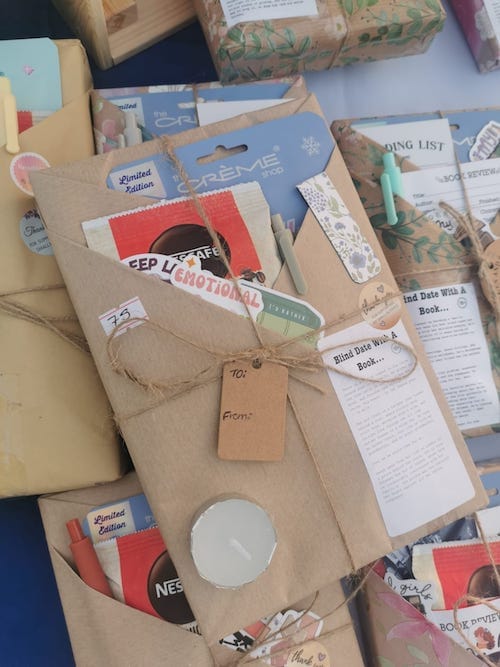 pages and places cadeaux de noël box surprise livre