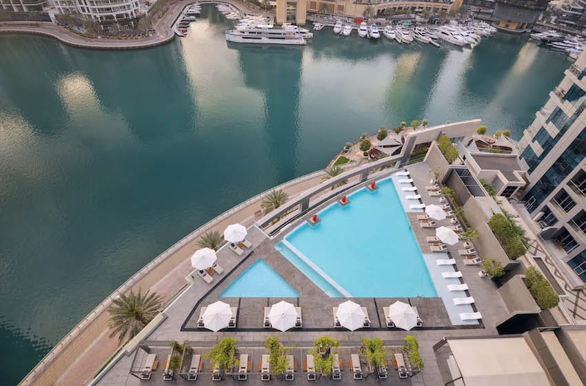 piscine hôtel à Dubai marina 