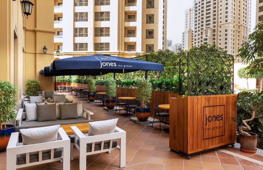 restaurant à Dubai Marina avec terasse