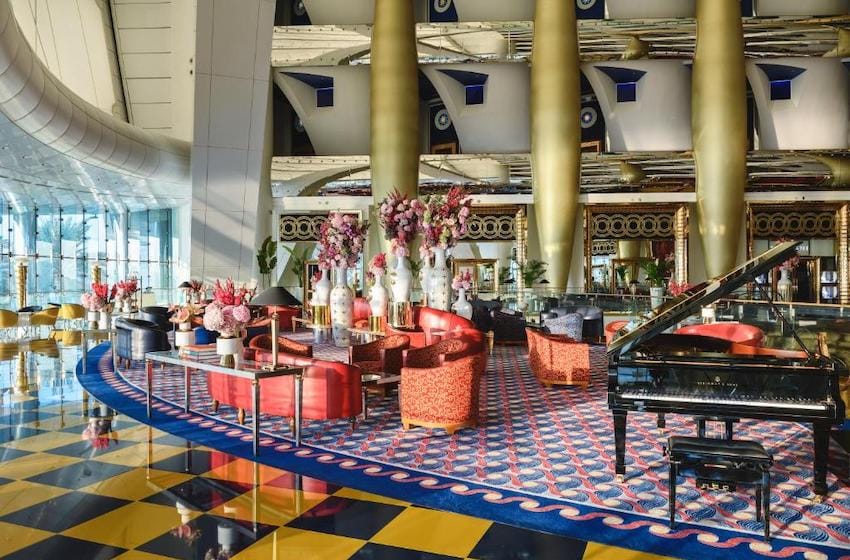 salon d'accueil hotel de luxe umm Suqeim