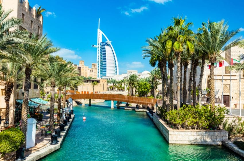 vue sur le Burj Al Arab depuis madinat jumeirah