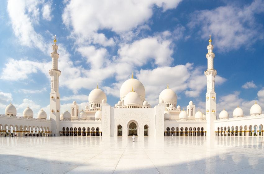 La Grande Mosquée Sheikh Zayed d’Abu Dhabi : Guide complet pour votre visite