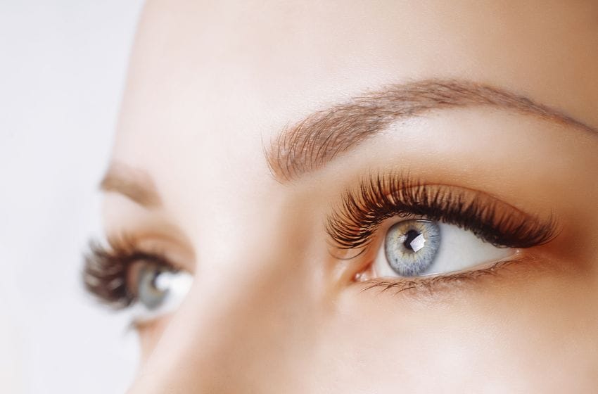 Beauté à Dubai : extensions ou rehaussement de cils pour un regard parfait !