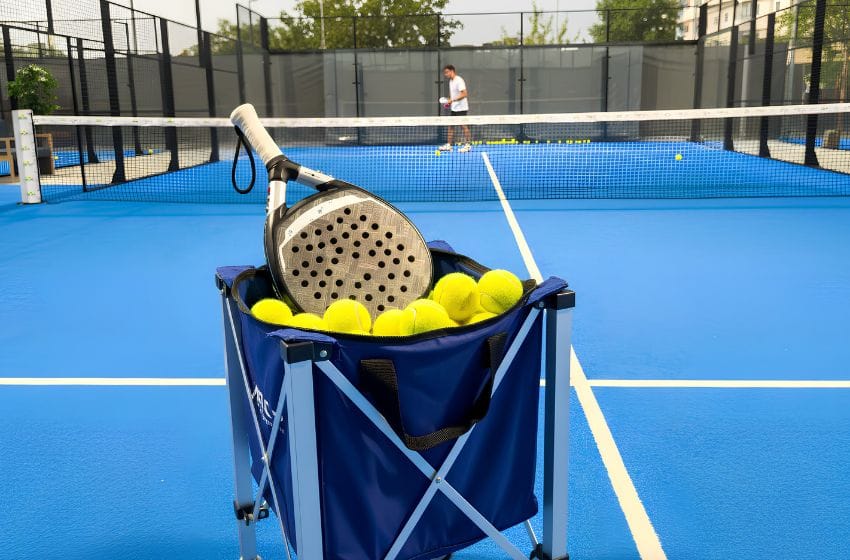 terrain et balle de padel