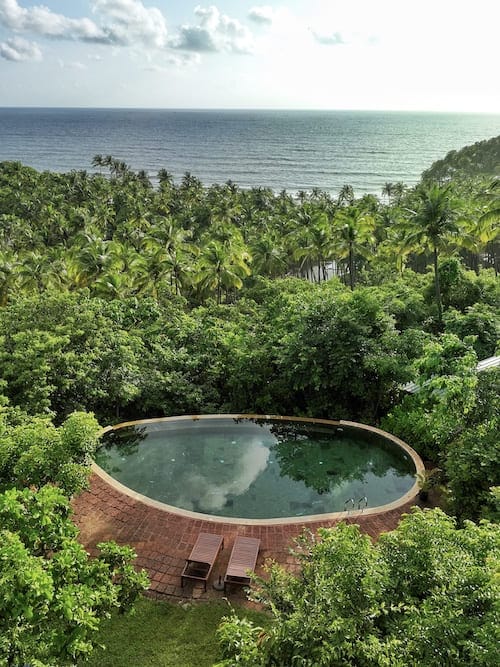 piscine avec une vue à goa