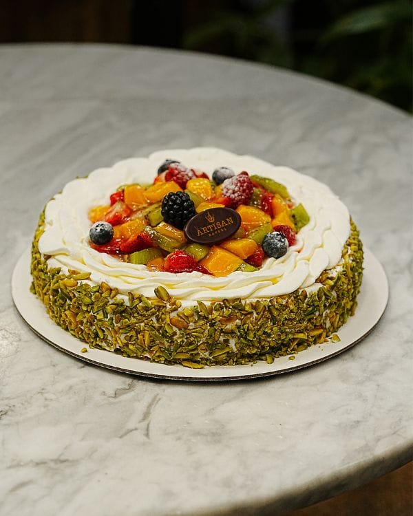 gateau d'anniversaire aux fruits artisan baker dubai