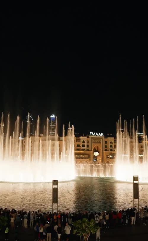 restaurant avec terrasse vue sur les fontaines de dubai