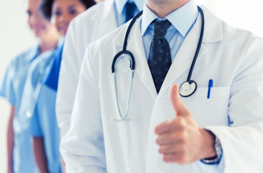 travailler comme médecin dans le golf
