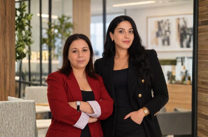Nawal Kaci, avocate en droit des affaires, et Maria Mazouni, consultante juridique en droit de la famille et des successions