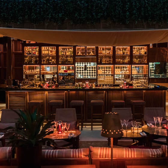 restaurant chic dubai emirates tower ninive